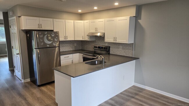 Foto del edificio - 330 Short Beach Rd