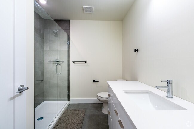 Studio - 398SF - Bathroom - The Gotham