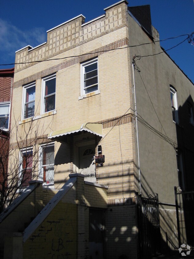 Foto del edificio - 104-51 Roosevelt Ave