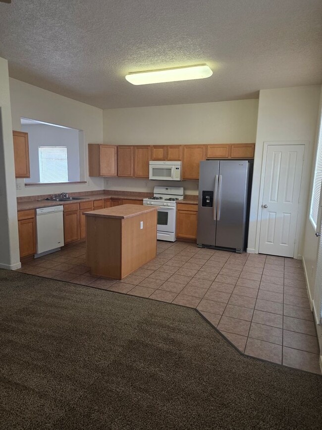 Building Photo - Beautiful 4 bedroom home in Cabezon