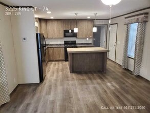 Building Photo - 3225 King Ct Building Photo - 3225 King Ct