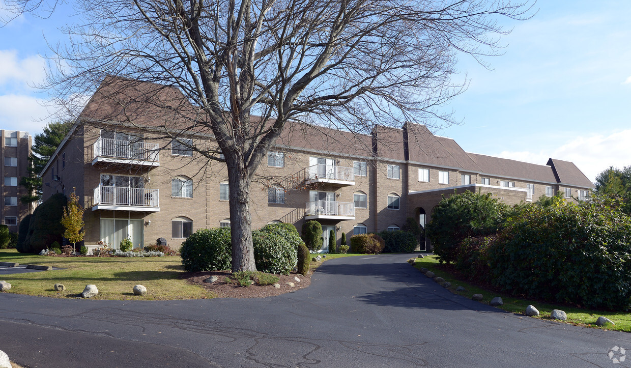 Building Photo - Chateau Regale Apartments
