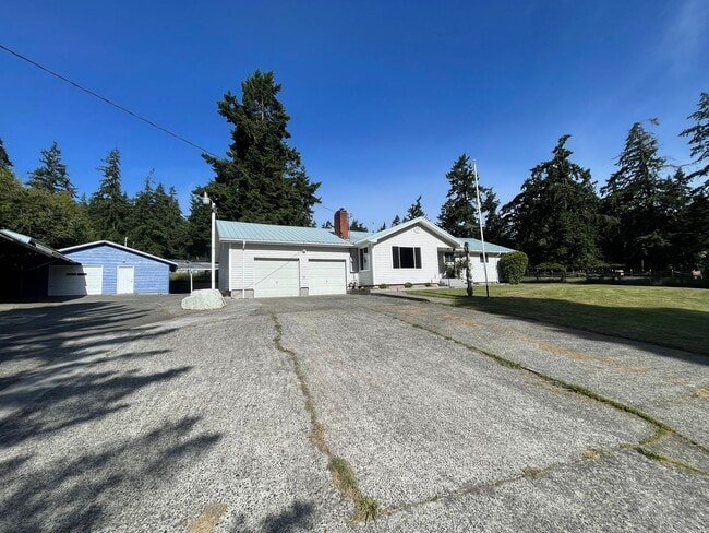 Building Photo - Beautifully Remodeled 3 Bedroom Home with ...