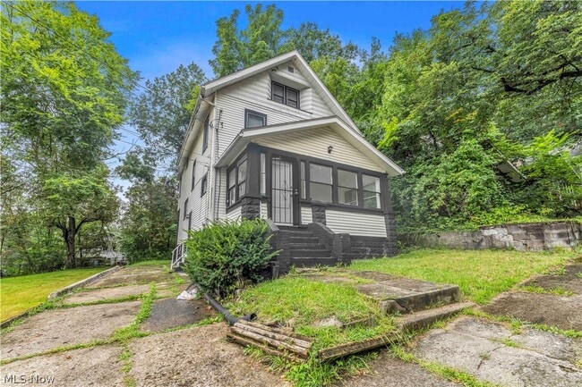 Building Photo - 712 Roselle Ave