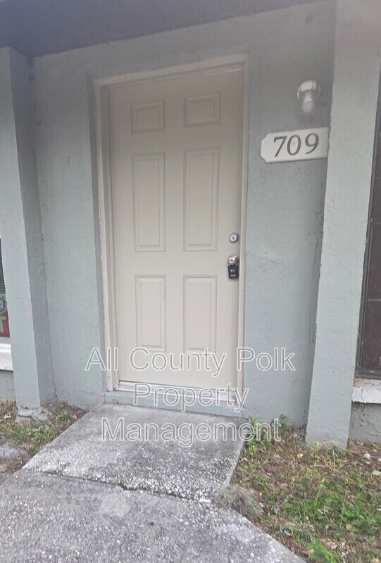 Foto del edificio - 709 Pineville Ln