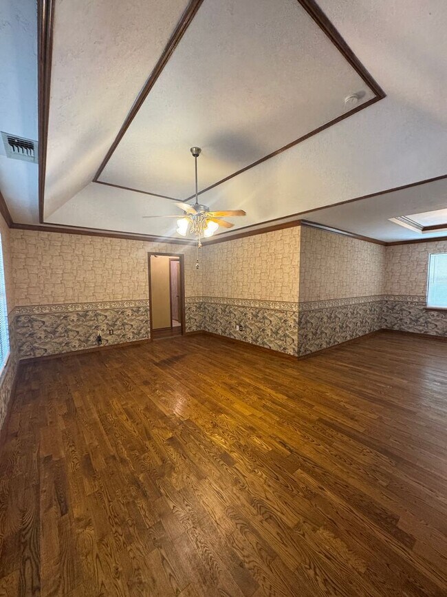 Foto del edificio - Adorable 4bedrooms 2bathrooms 2car garage ...