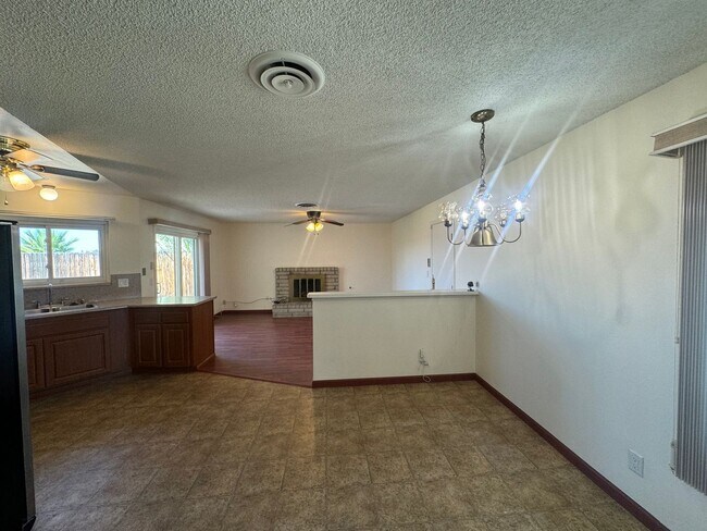 Foto del edificio - Southwest 4 bedroom with Solar