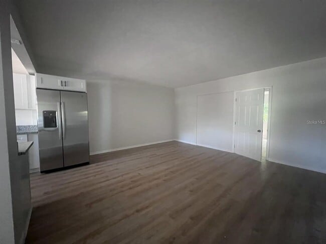 Foto del edificio - 1355 Lakeview Rd