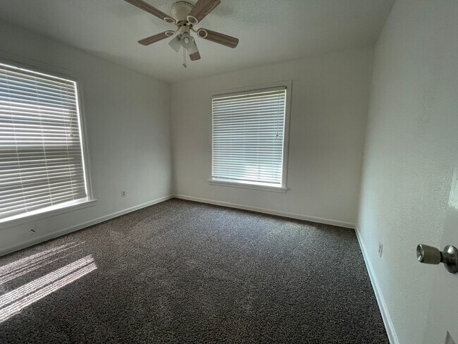 Building Photo - 3205 NW 43rd St