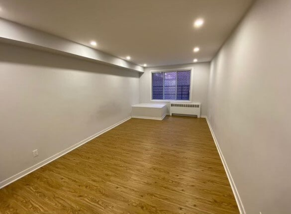 Building Photo - 6609 Av Du Parc