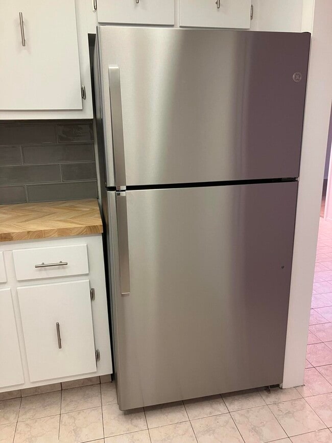 Foto del edificio - 5483 Cresthaven Blvd