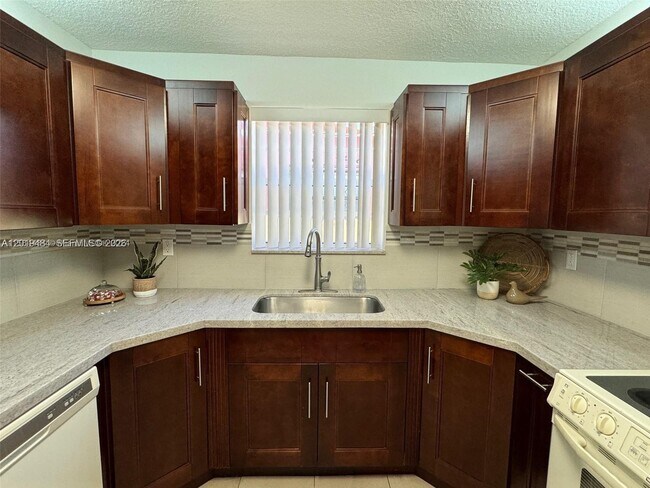Foto del edificio - 501 SW 120th Ave