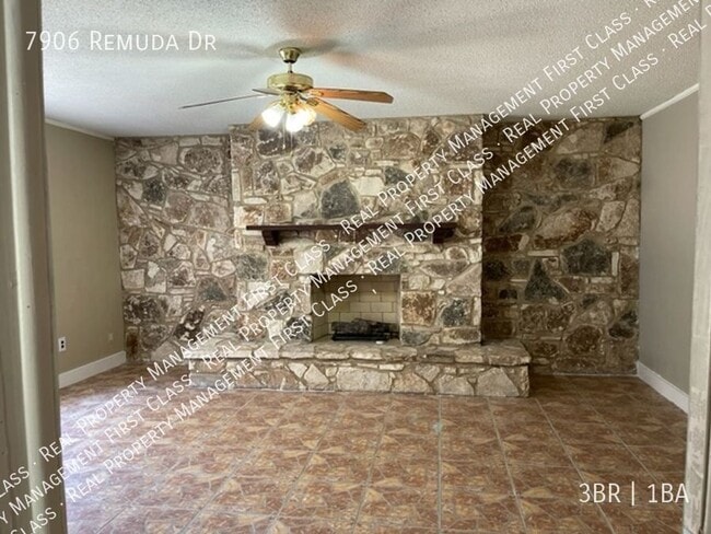 Foto del edificio - 7906 Remuda Dr