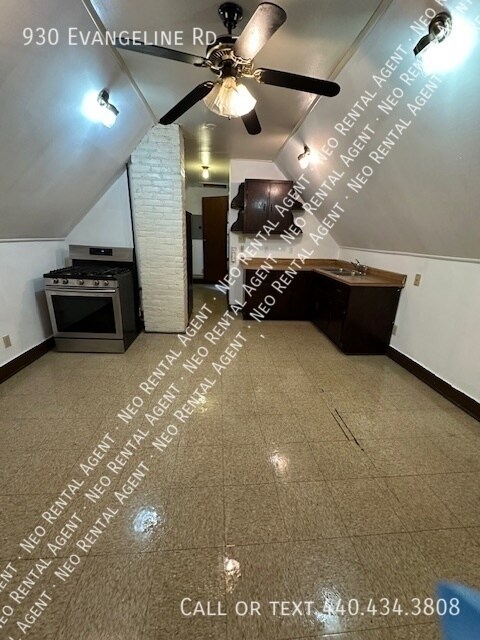 Foto del edificio - 930 Evangeline Rd