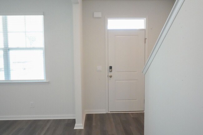 Foto del edificio - Available Now!