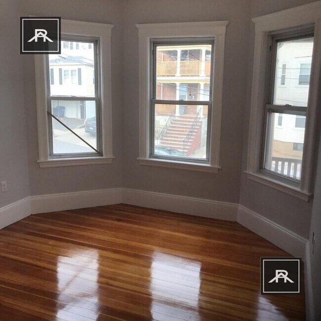 Foto del edificio - 4 bedroom in Brighton MA 02135