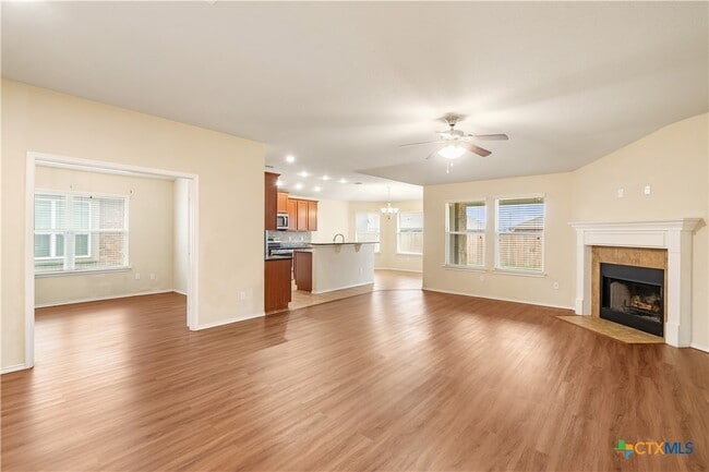 Building Photo - 9405 Cricket Dr