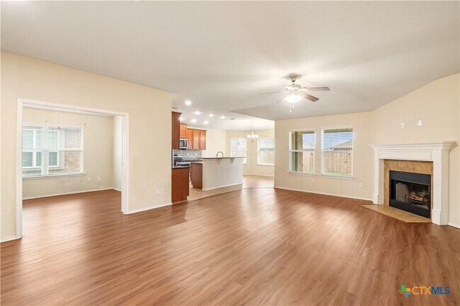 Foto del edificio - 9405 Cricket Dr