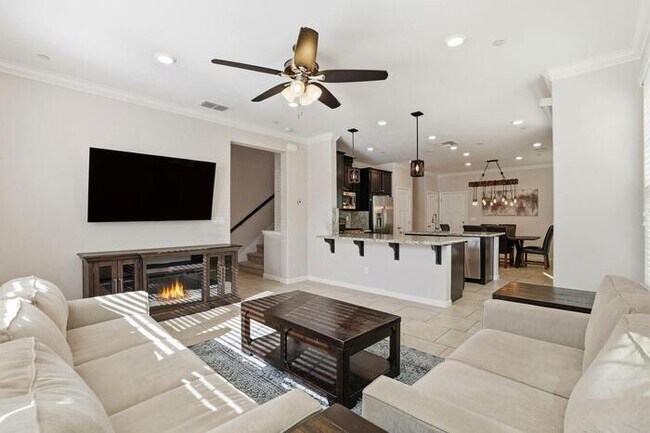 Foto del edificio - Beautiful 3 Bedroom, 2.5 Bathroom For Rent in West Roseville!