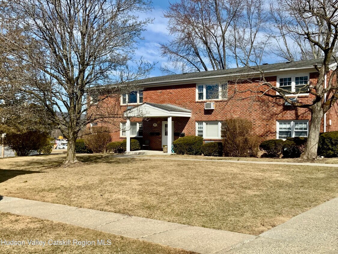 Foto principal - 136 N Chestnut St