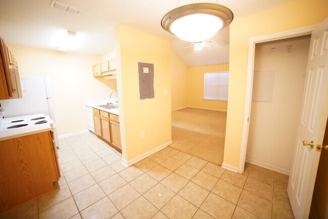 Foto del edificio - 2738 W Tharpe St