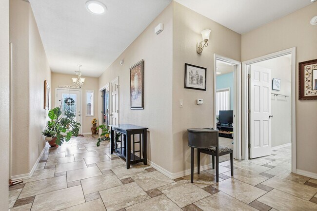 Foto del edificio - Prestine 4 bedroom home near the Golf Course