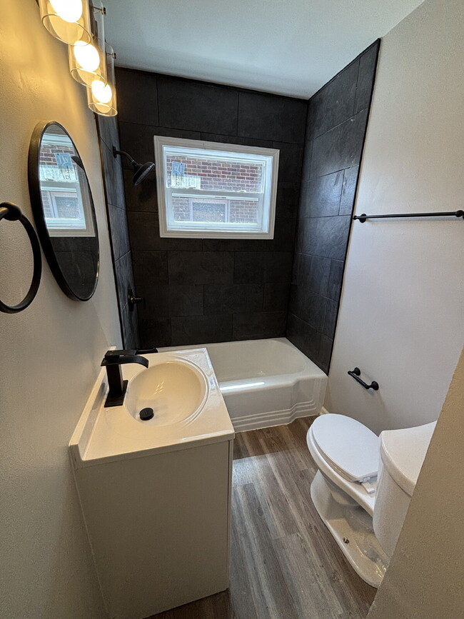 Building Photo - Spacious home in Gary!