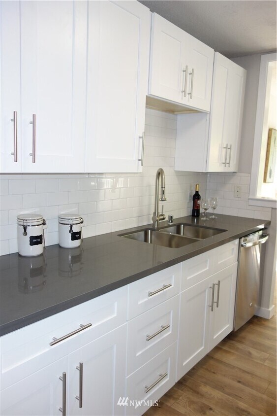 Foto principal - 12700 NE 8th St