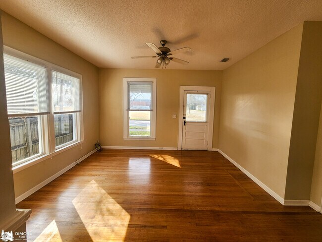 Foto del edificio - 501 S Presley St