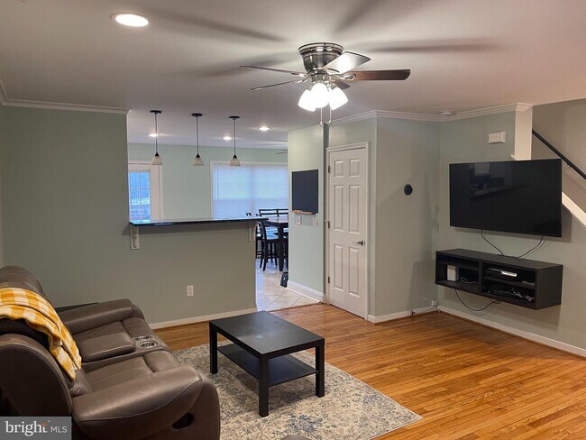 Building Photo - 400 Munsons Hill Ct
