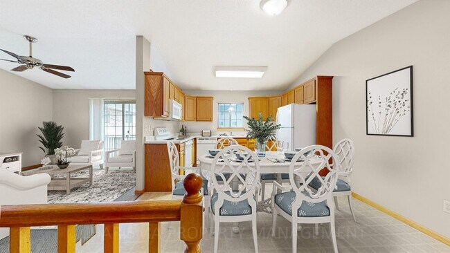 Foto del edificio - 3 BD, 2 BA, DOUBLE ATTACHED GARAGE, GREAT ...