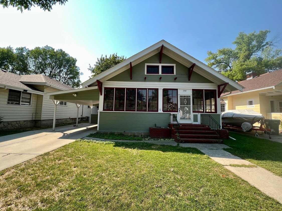 Foto principal - 3 bed 3 bath available!