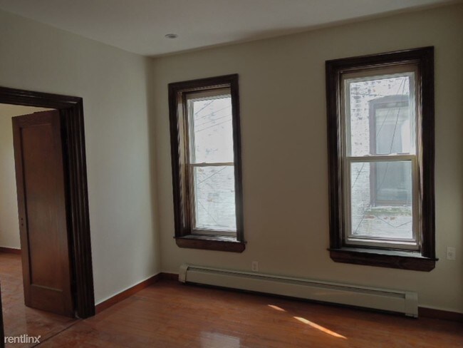 Foto del edificio - 2 br, 1 bath  - 581 Bradford St