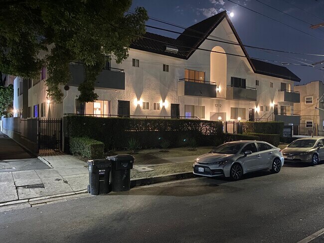 Foto del edificio - 1212 N Gower St