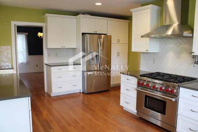 Building Photo - 5 Bedroom, 4 Bathroom Historic Tacoma Home