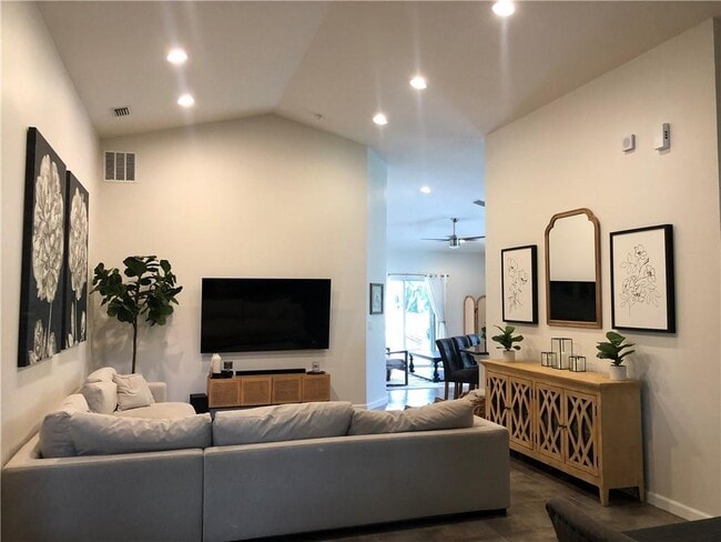 Building Photo - 1739 Berkshire Cir SW