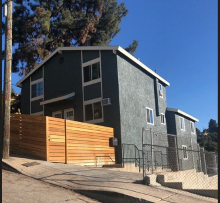 Primary Photo - 2215 Cazador Dr