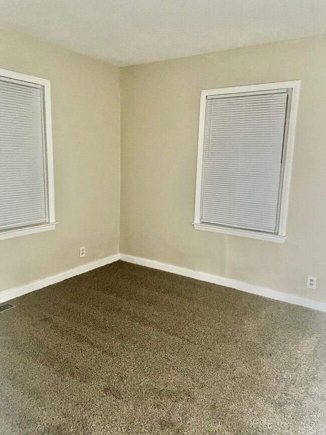 Foto del edificio - (sold)Custer2220