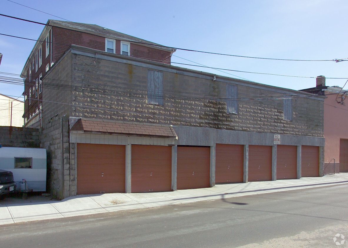 two-level garage - 321 Union St