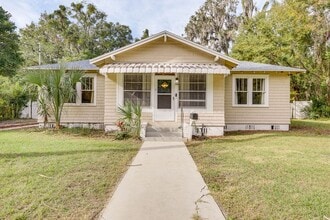 Building Photo - 6932 Oakwood St