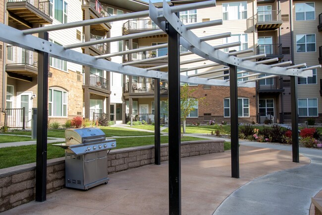 Foto del edificio - The Legends at Silver Lake Village 55+ Apartments