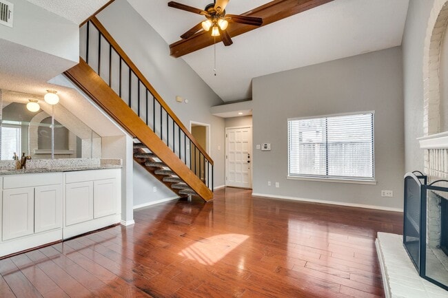 Building Photo - Condo in North Dallas!
