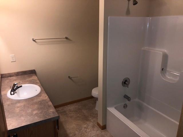 Building Photo - 2519 Parkfield Dr, West Bend, WI 53090