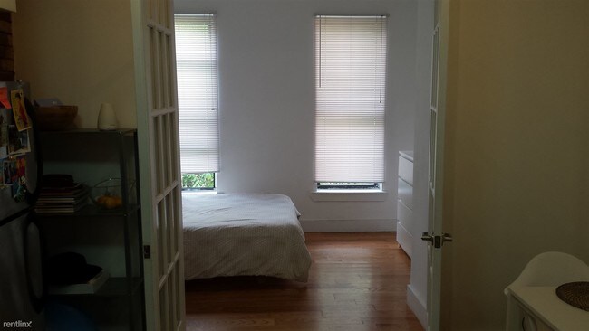 Foto del edificio - 1493 Gates Ave