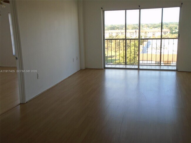Foto del edificio - 4174 Inverrary Dr