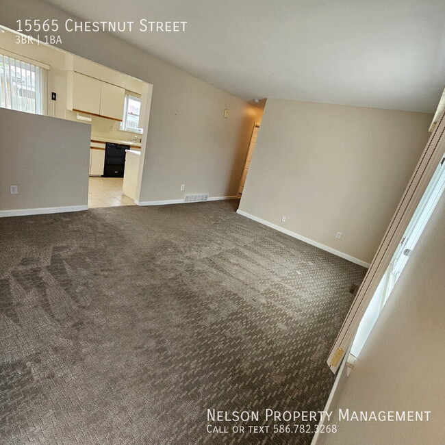 Building Photo - 15565 Chestnut St