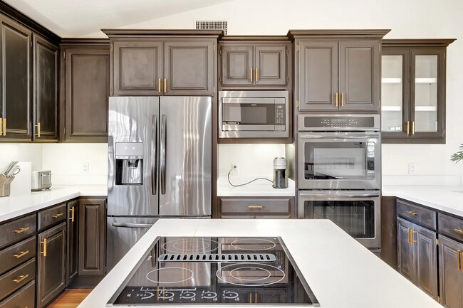 Foto del edificio - 21245 Old Oak Rd