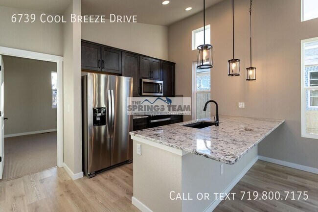 Foto del edificio - 6739 Cool Breeze Dr