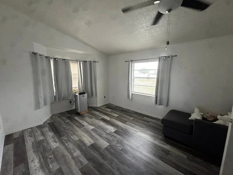 Foto del edificio - 25426 Panache Ln