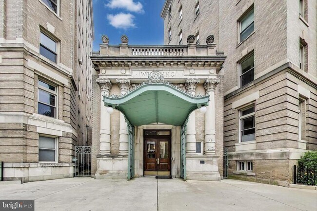 Foto del edificio - 2022 Columbia Rd NW